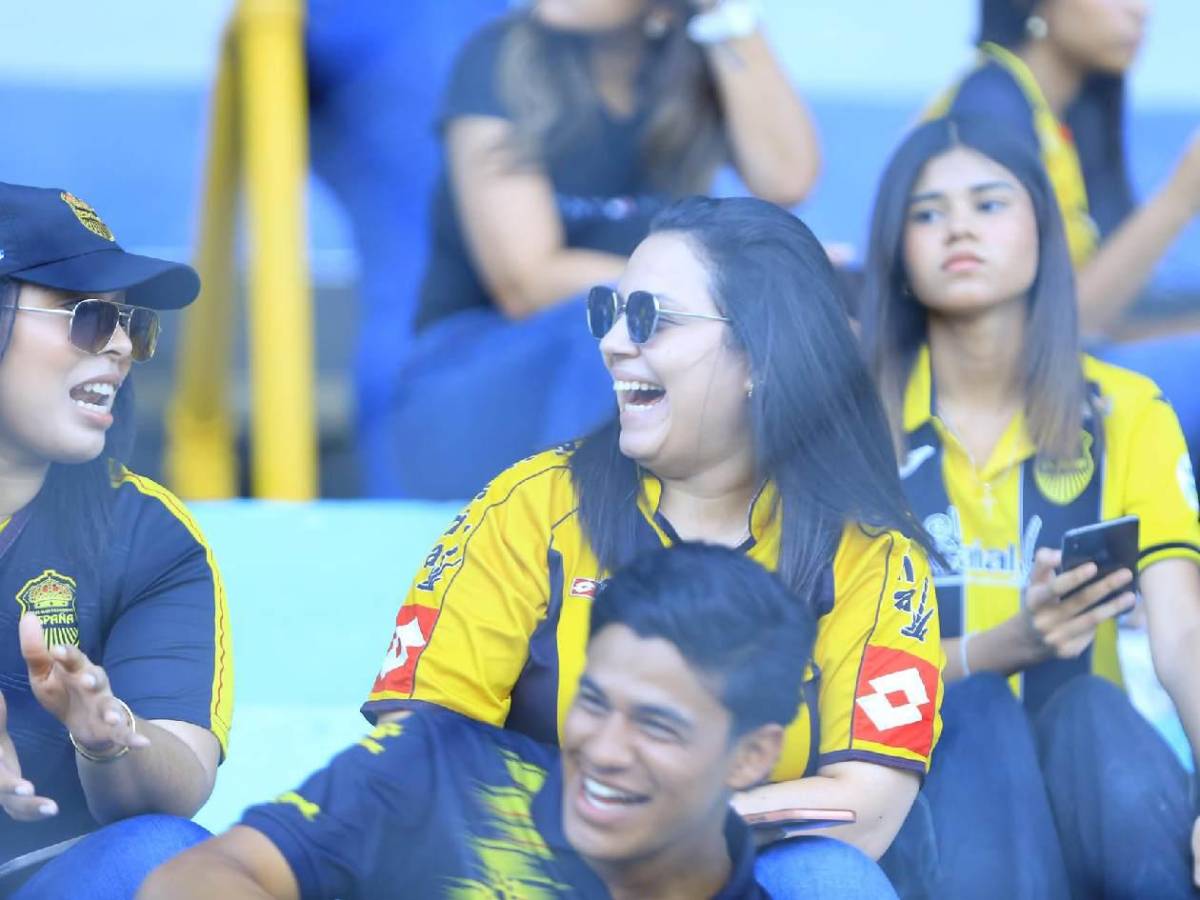 Chica de la Cruz Roja enamora, belleza desde Miami, periodista cautiva y Pavón sorprende