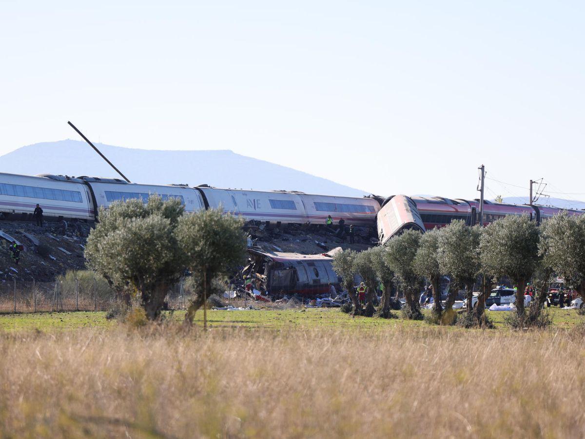 Interrogan a operario del centro de control por el accidente de tren en España