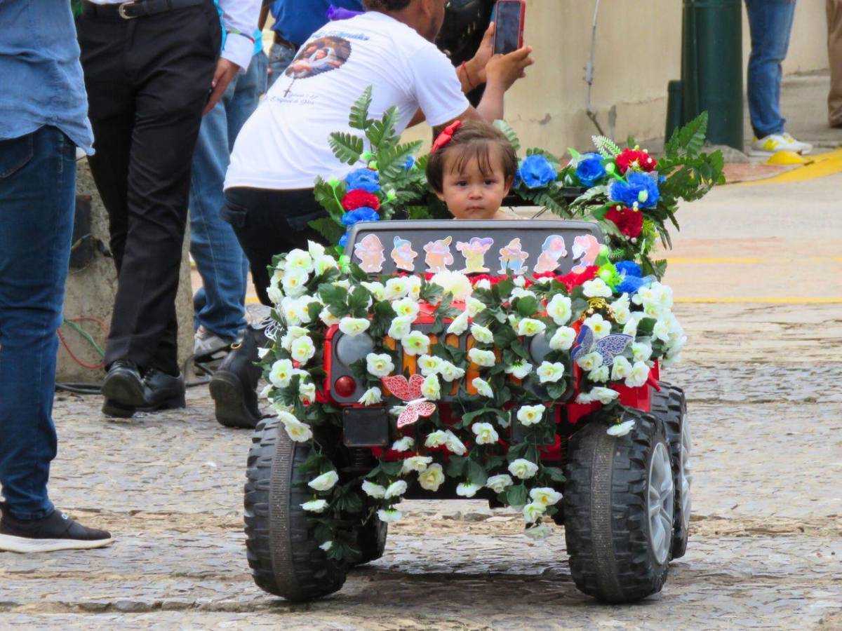 Con fervor, color y alegría, los más pequeños inician la fiesta patria en Comayagua
