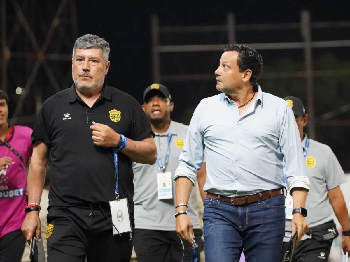 Alegría del Real España, chicas, susto con jugador y gesto de Jeaustin