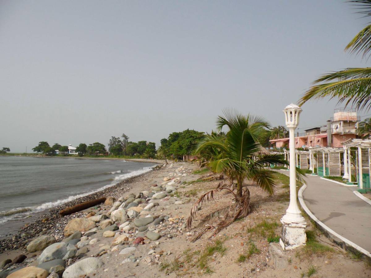 Inician obra para recuperar cuatro kilómetros de playa en La Ceiba