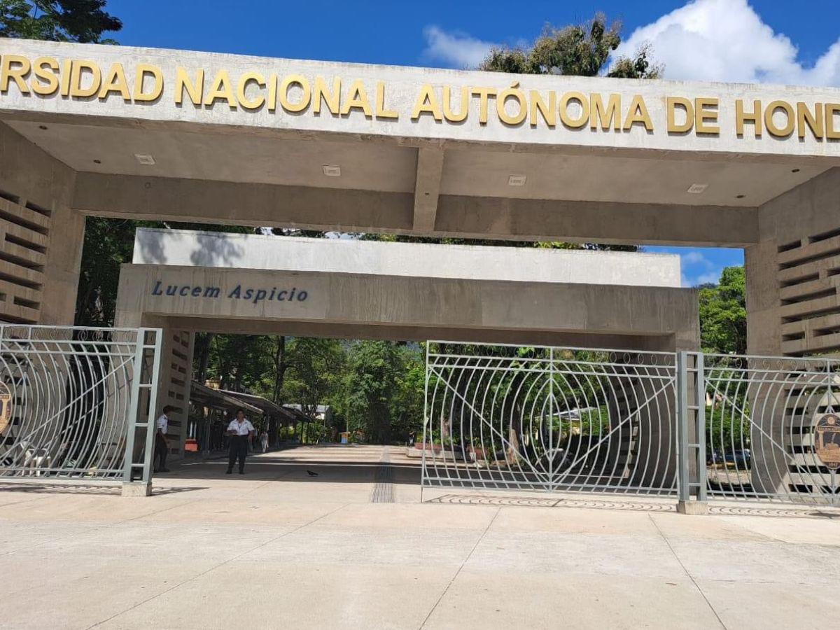 Unah-vs: Matrícula baja de 20,000 a 10,695 estudiantes