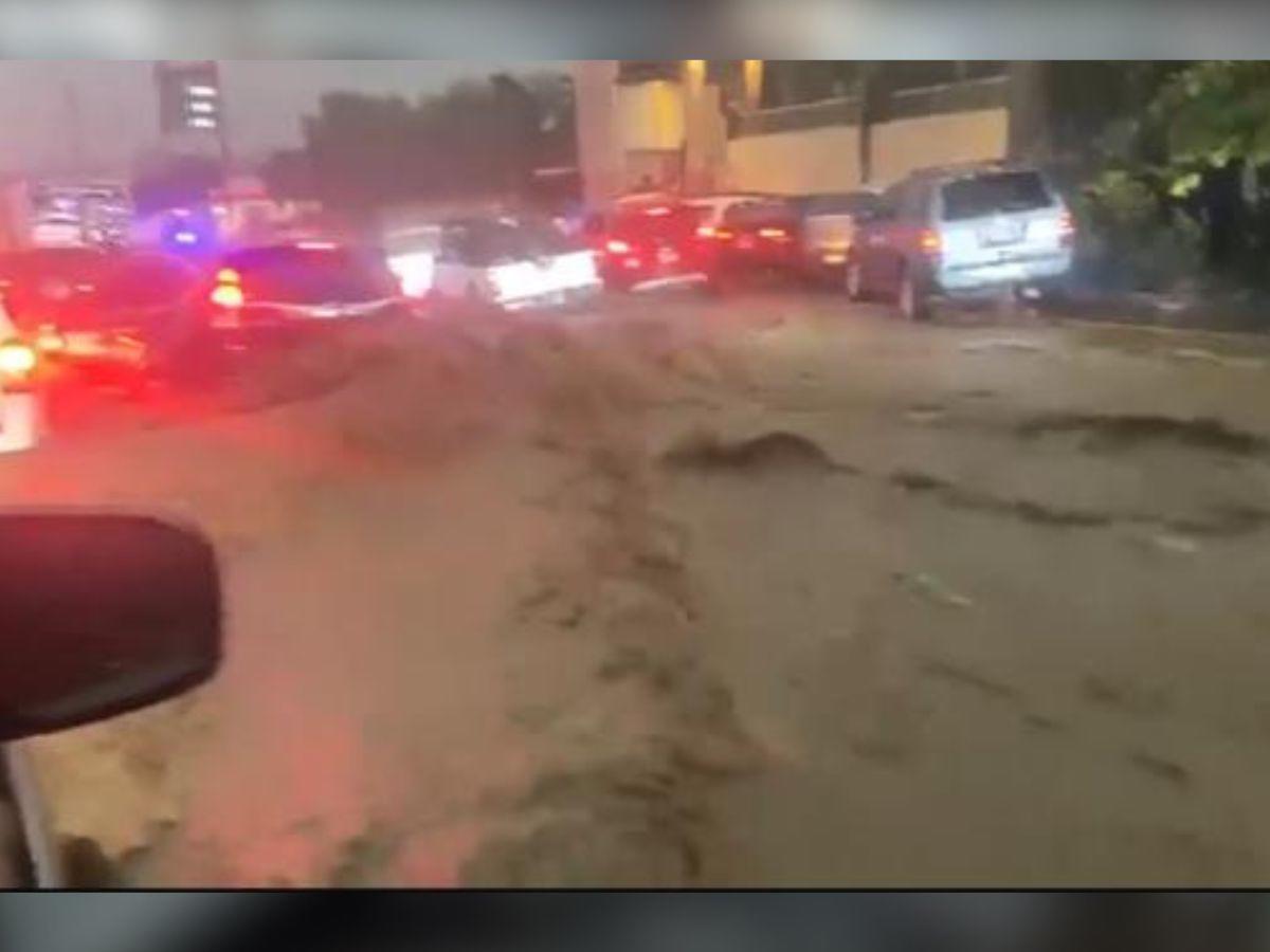 Tormenta desata caos e inundaciones en San Pedro Sula