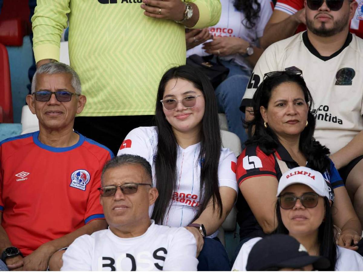 Derroche de bellezas en la final, revuelo por Nasralla y esposa de jugador cautiva