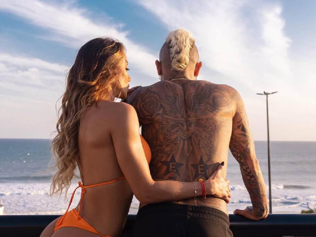 Bella novia de Arturo Vidal se convirtió en abuela y sorprende en redes