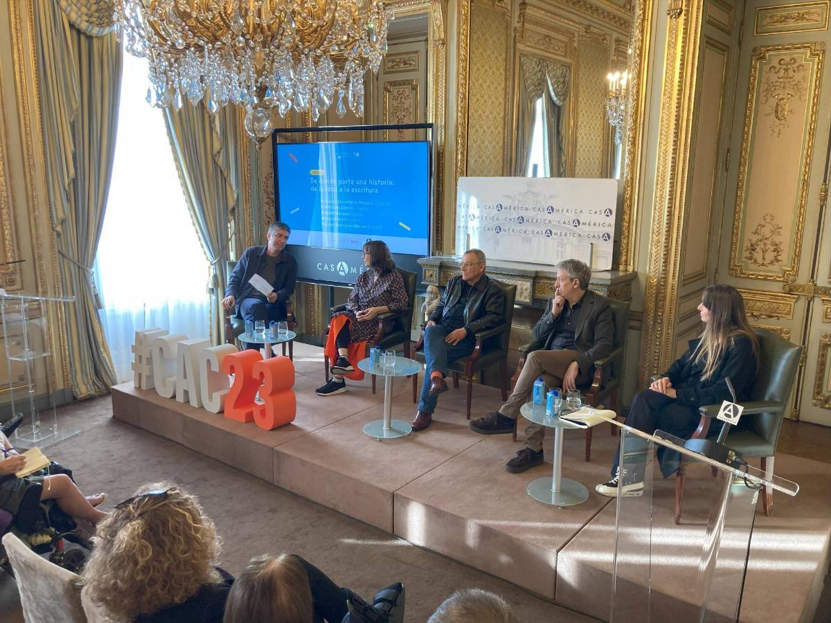 Diálogo De dónde parte una historia.