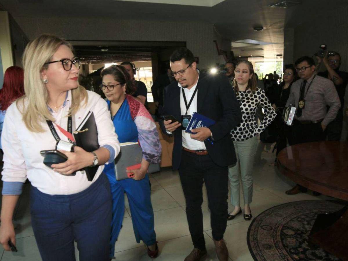 Simpatizantes liberales y nacionalistas se unen en apoyo a las consejeras del CNE