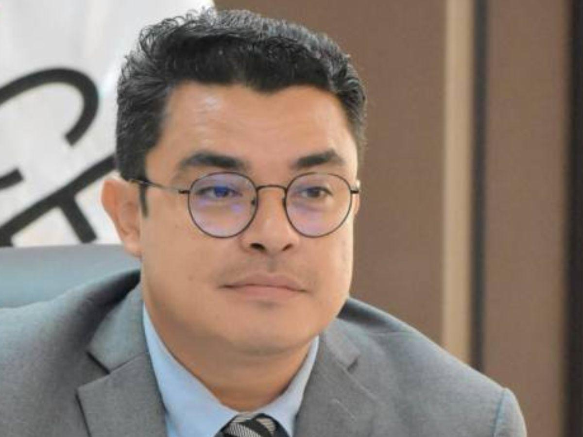 Mascota del familión: Romeo Vásquez responde al vicecanciller