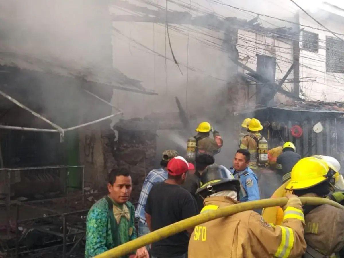 Así quedó el mercado Galindo tras el feroz incendio que dejó heridos y severos daños