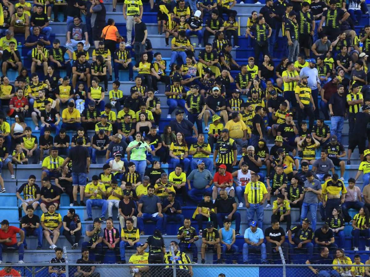 Chica de la Cruz Roja enamora, belleza desde Miami, periodista cautiva y Pavón sorprende