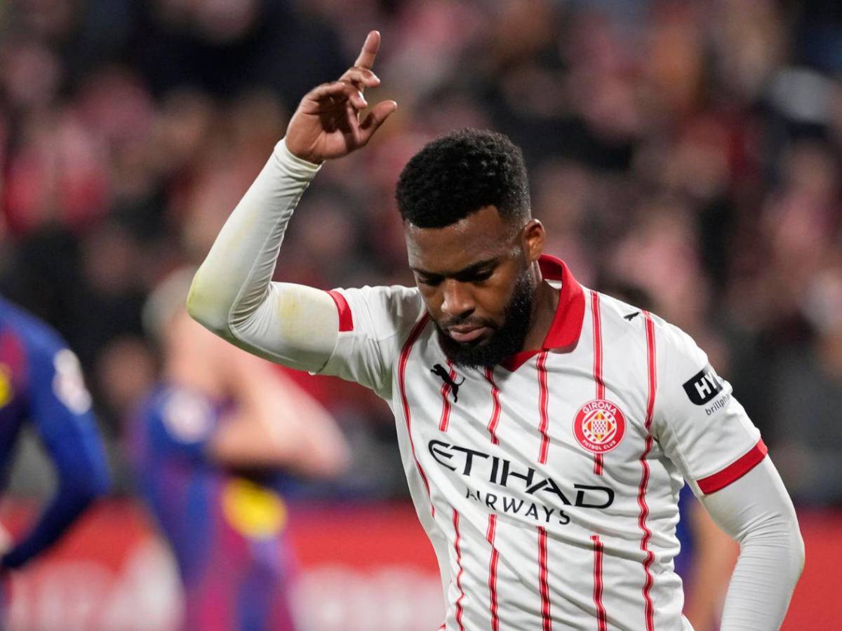 Barcelona vive noche amarga: enfado de Flick, polémica y penal fallado de Lamine