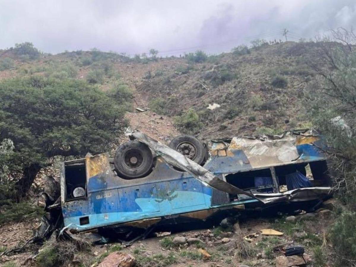 Bus cae a un barranco y deja 31 muertos y 15 heridos