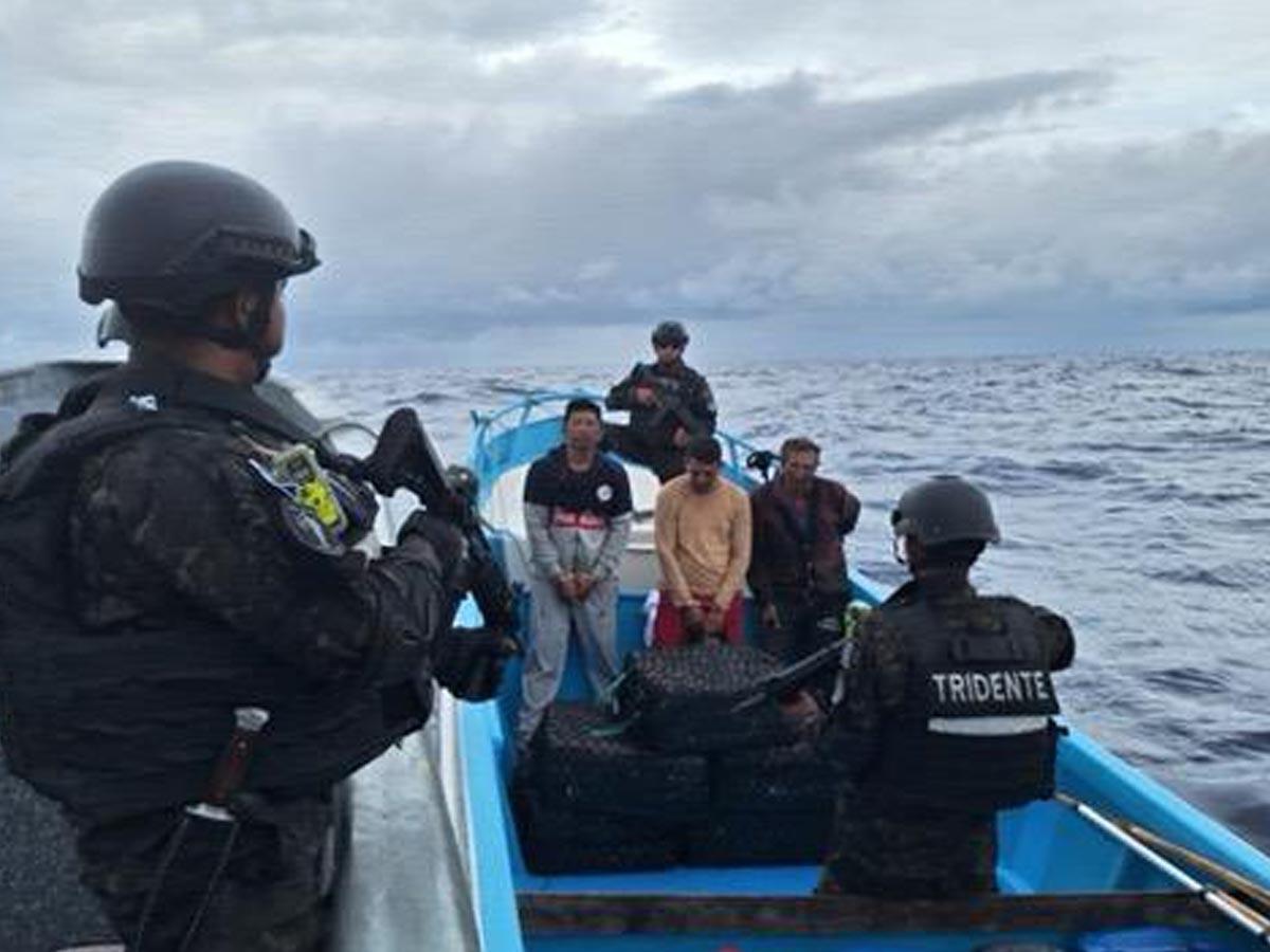 El Salvador intercepta lancha con 750 kilos de cocaína