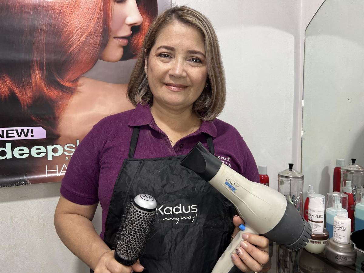 “Si se hace un cóctel con ampollas y mascarillas, esto hará que no dañe el color de su cabello o cuero cabelludo”, Yamileth Galeas, Estilista y cosmetóloga