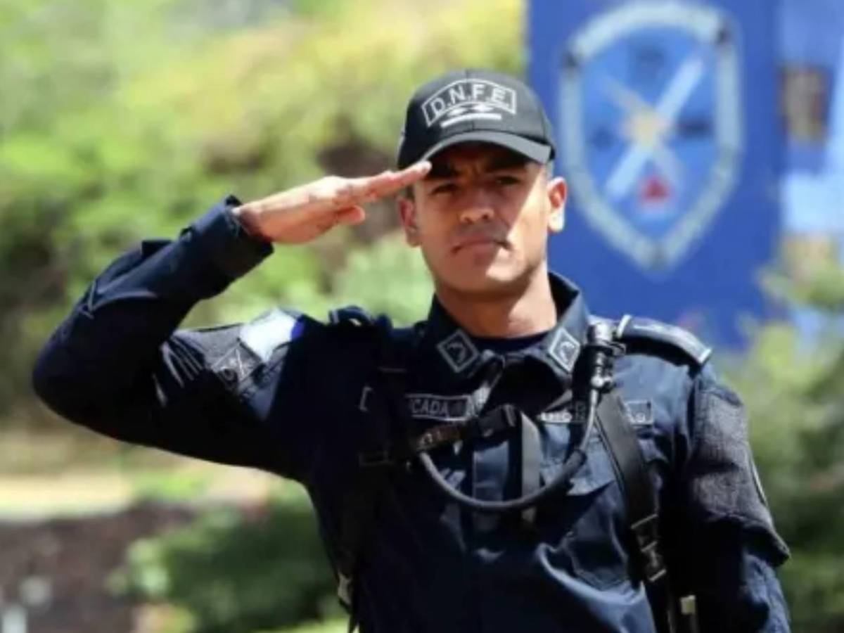 Policía Nacional suma a sus filas a recordado exgoleador del fútbol de Honduras
