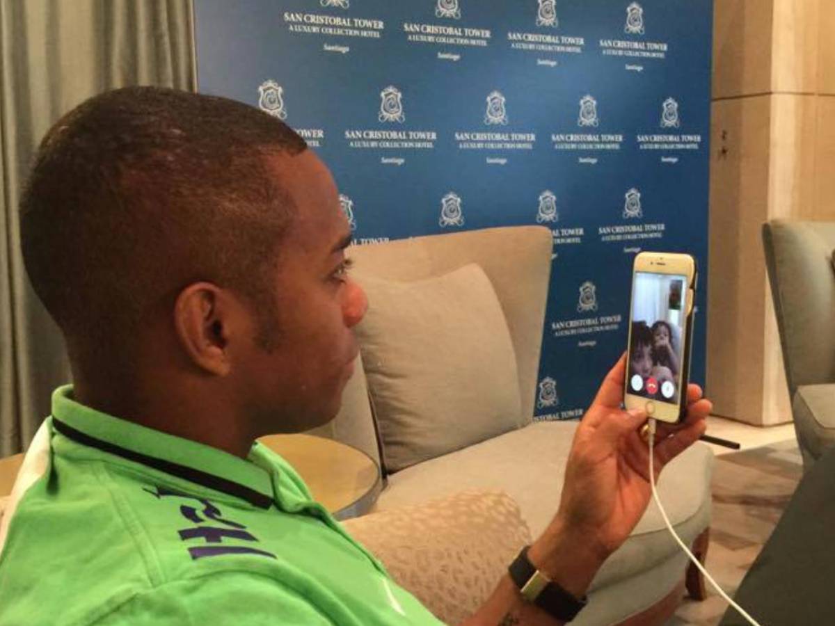 Robinho se hace íntimo de famoso reo: Su plan para sobrevivir en la cárcel