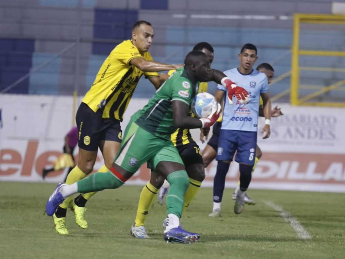 Jeaustin Campos se pelea con hinchas, Olimpia sufre, linduras y descuido en Comayagua