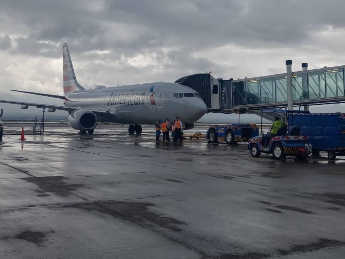 Palmerola recibe vuelo que no pudo aterrizar en El Salvador