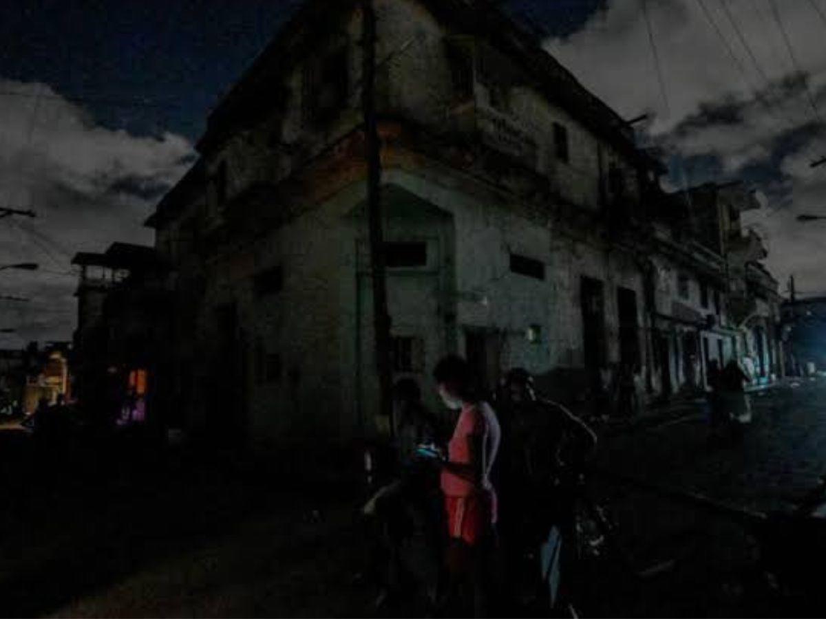 Colapsa en su totalidad el sistema eléctrico en Cuba