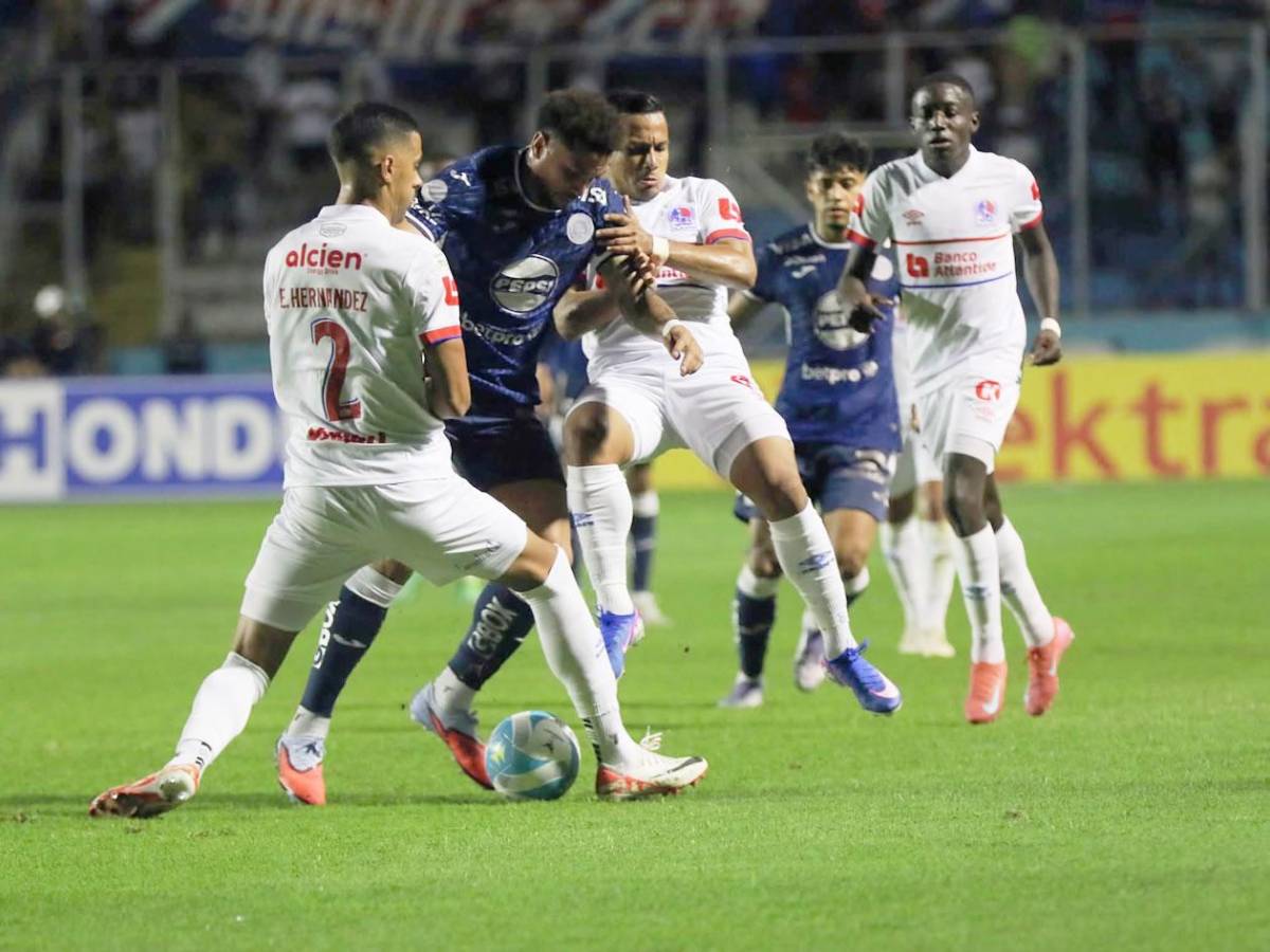 Enfado de Olimpia, dardo de Menjívar a barra de Motagua y festejo de Rodrigo de Olivera