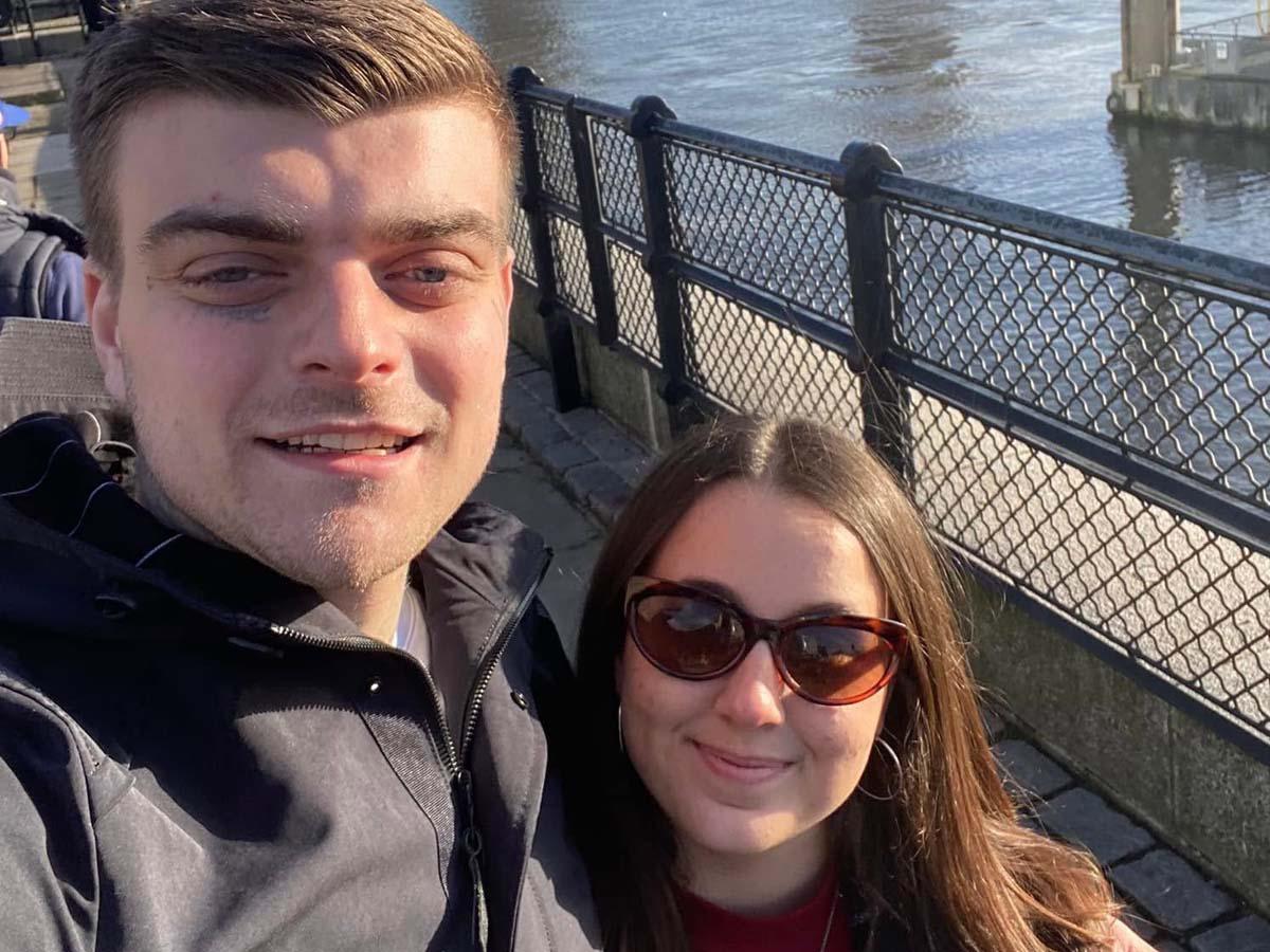 Ashley viajó por amor tras siete años de amistad virtual y terminó en tragedia