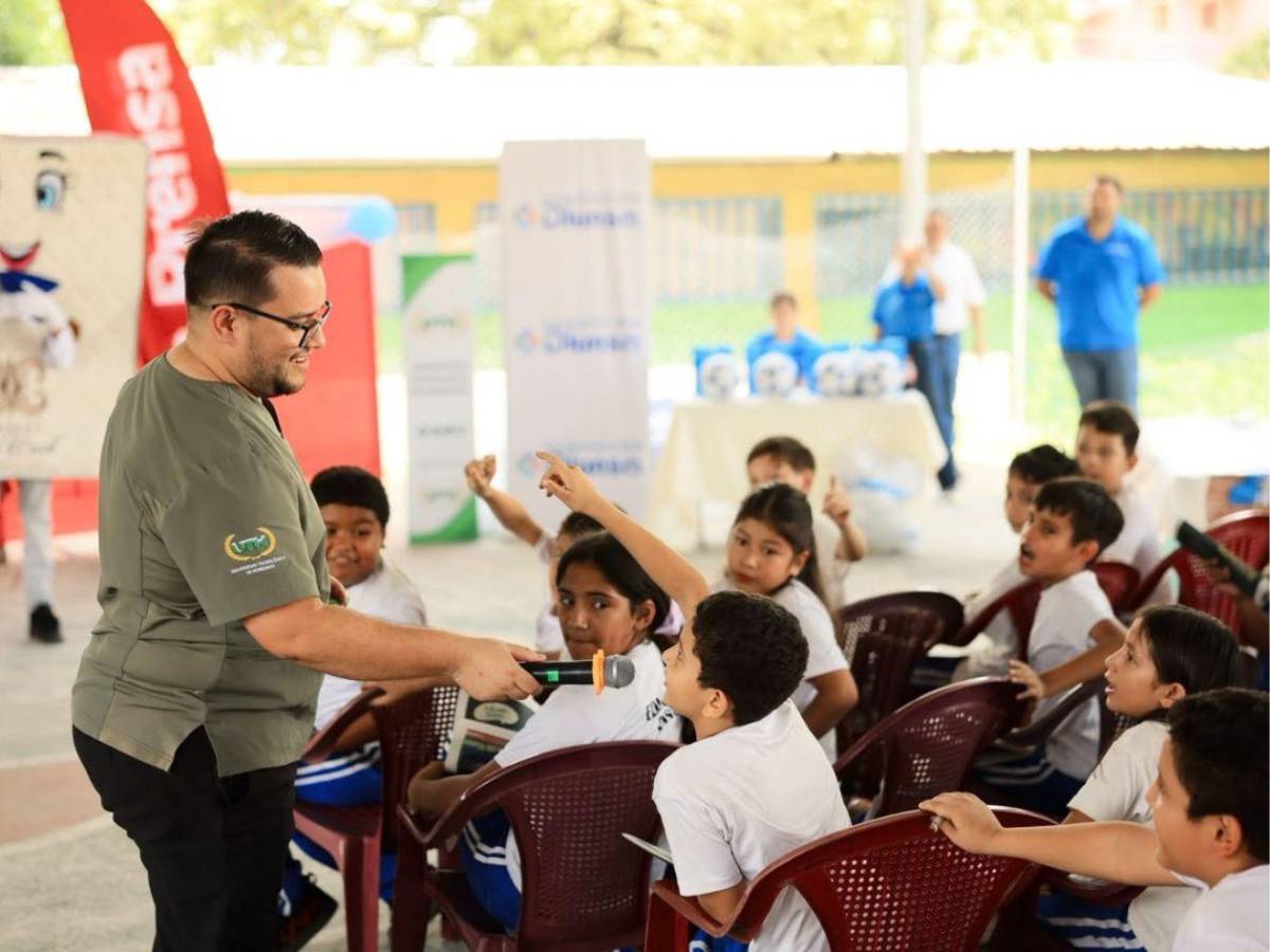 Mente Sana y patrocinadores llevan jornada especial al CEB Dionisio de Herrera