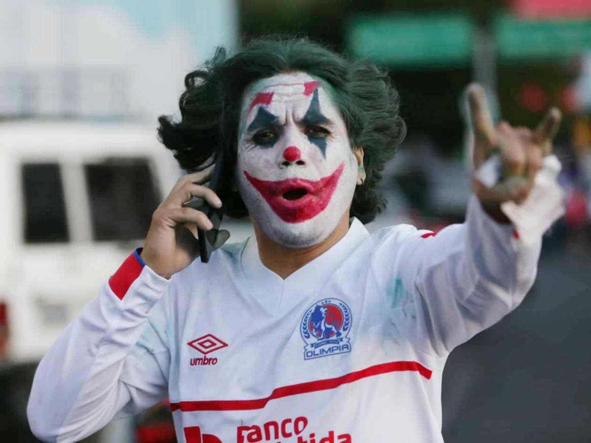 Chicas cautivan y show de la Ultra Fiel: ambientazo en el Olimpia vs Alajuelense en el Nacional