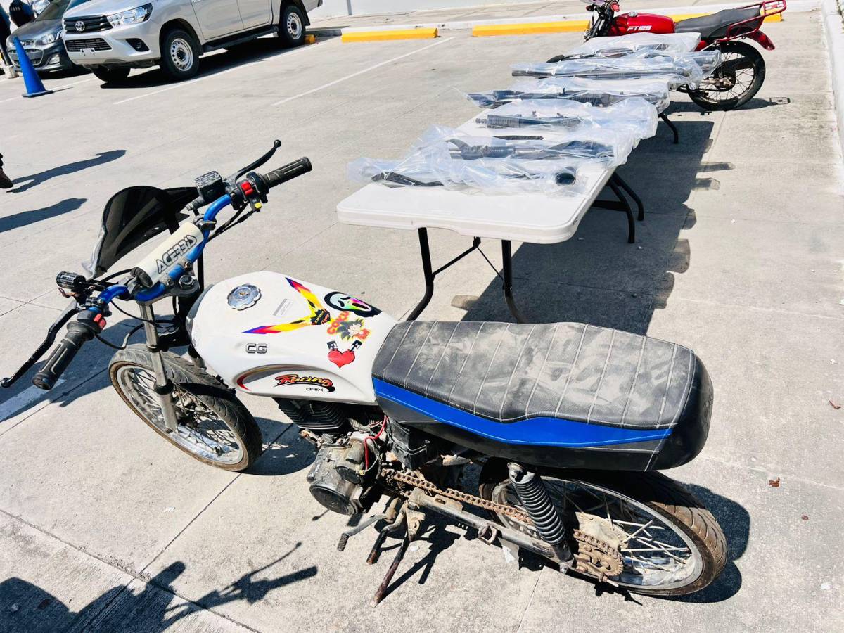 Decomisan a banda “Los Cheles” fusiles de guerra, escopetas y motocicletas en El Progreso