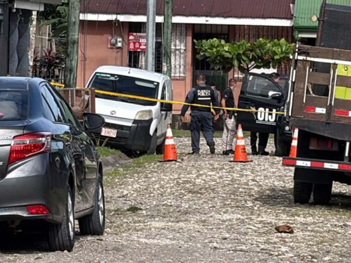 Pareja es asesinada por sicarios vestidos de policías dentro de su vivienda