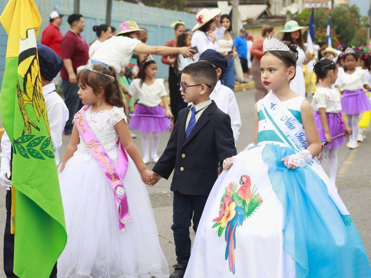Con fervor cívico, los más pequeños desfilan con patriotismo en San Pedro Sula
