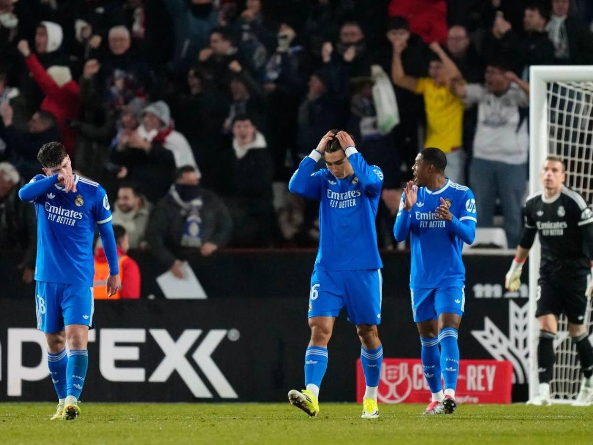 Florentino avisa: Real Madrid ya busca nuevo DT tras mal debut de Arbeloa