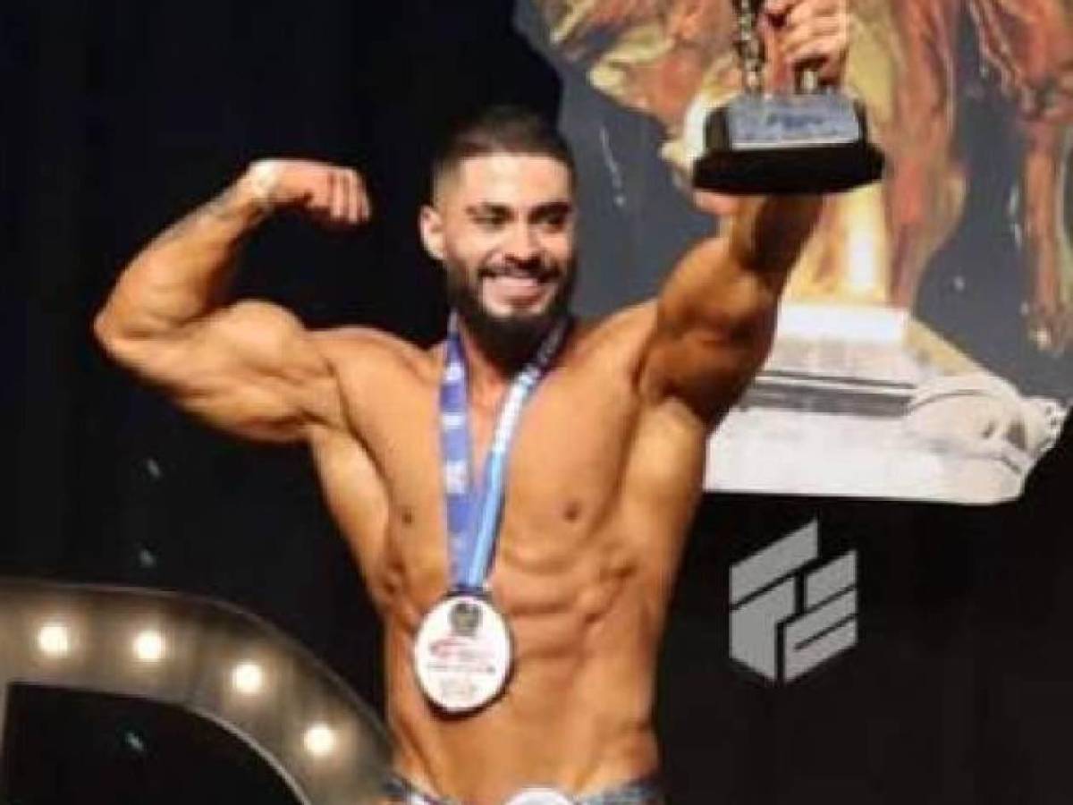 Conmoción: encuentran muerto a fisicoculturista en un baño; tenía disparos