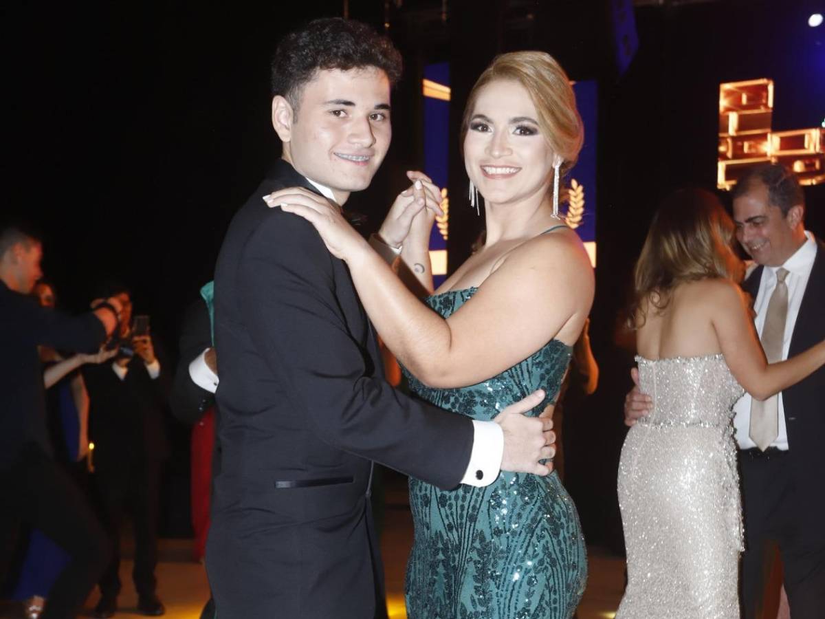 Seniors 2025 de la Santa María del Valle festejan su graduación