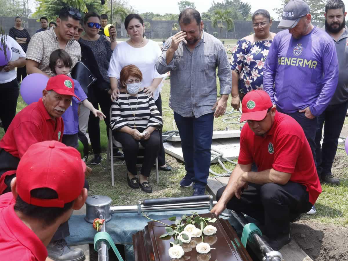 Entierran en San Pedro Sula restos del exentrenador Néstor Matamala