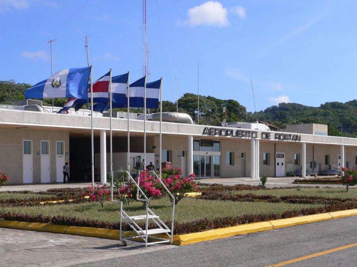 Empresarios del turismo piden mejoras en aeropuerto de Roatán