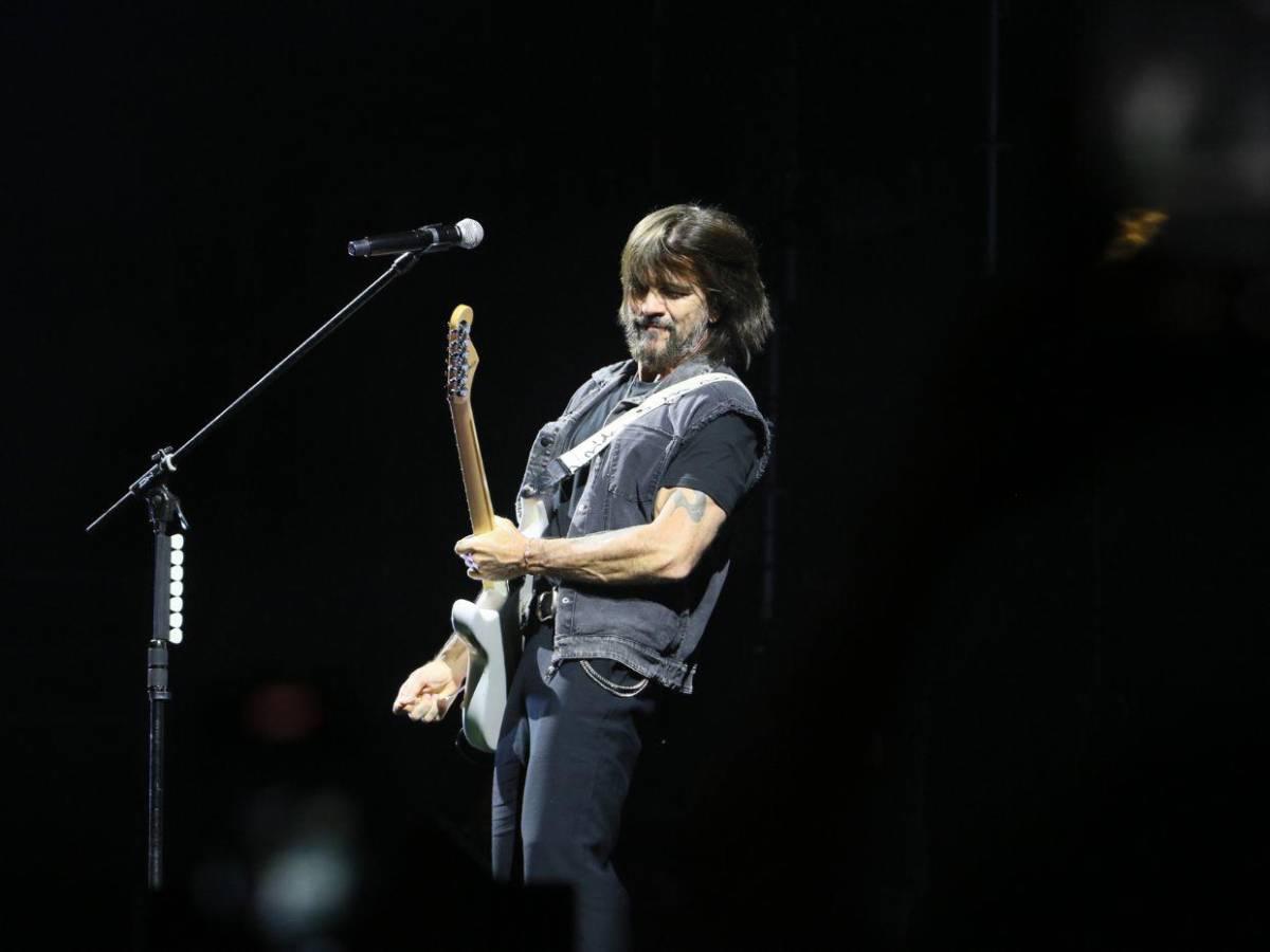 Juanes enamora en Tegucigalpa con su estilo romántico