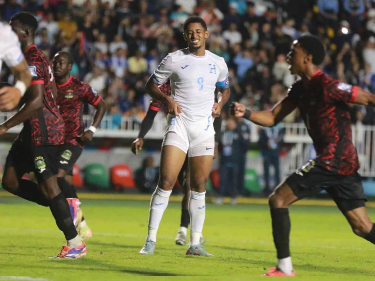 Honduras festeja vs Antigua y Barbuda, show de diputado, lindas chicas y jugador abucheado