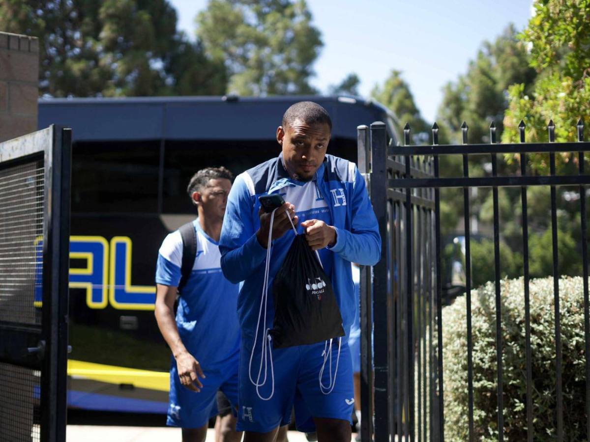 Visita especial en el entrenamiento de Honduras antes del duelo contra México
