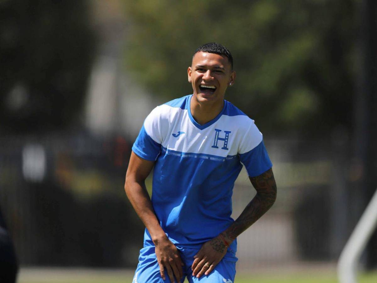 Visita especial en el entrenamiento de Honduras antes del duelo contra México