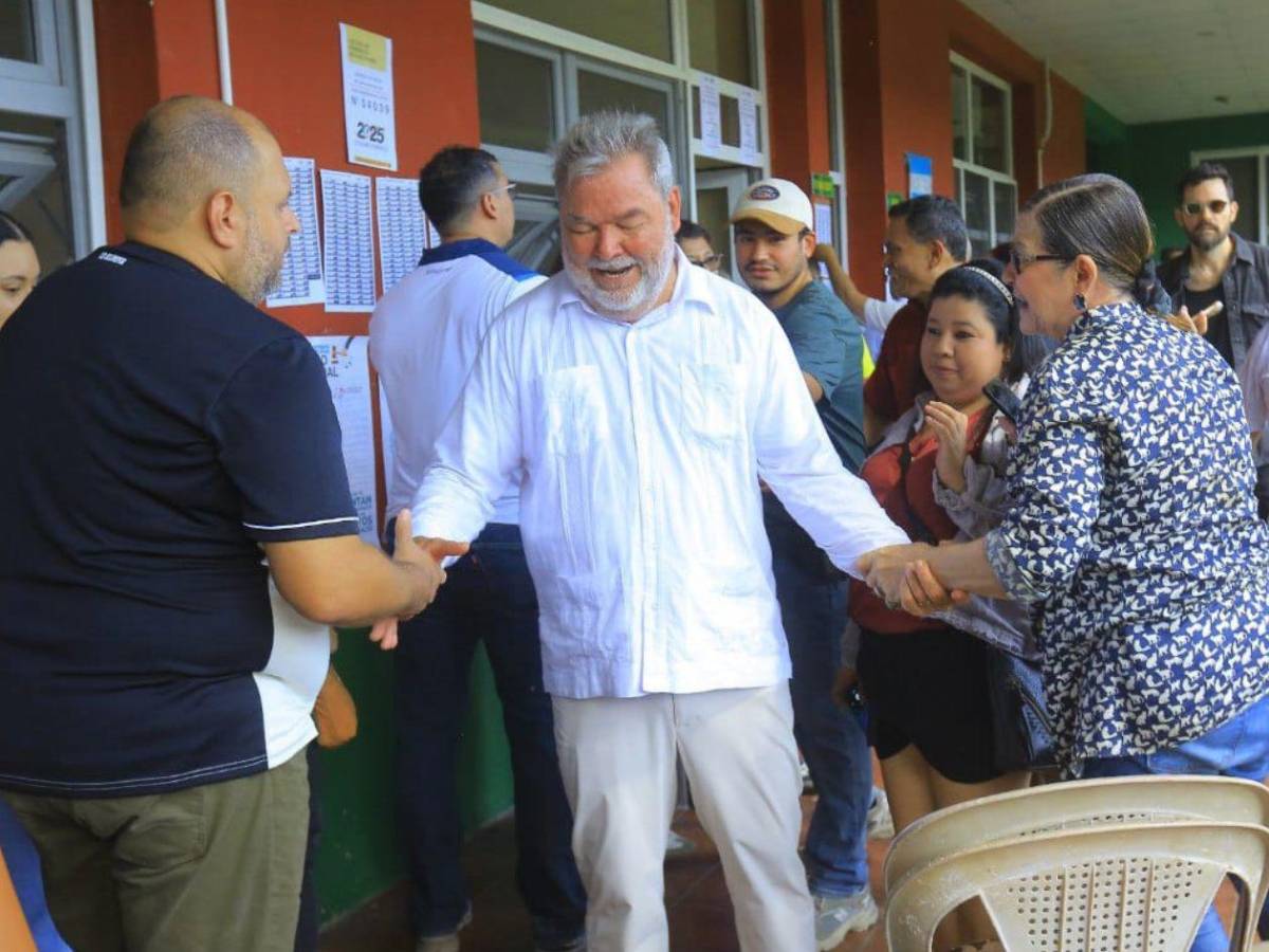 Momentos emotivos del Pollo Contreras en su triunfo electoral