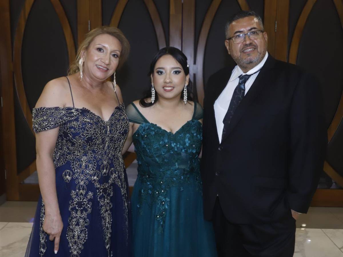 Elegancia y orgullo: Fiesta de graduación 2025 de la Kiddy Kat & Morazzanni