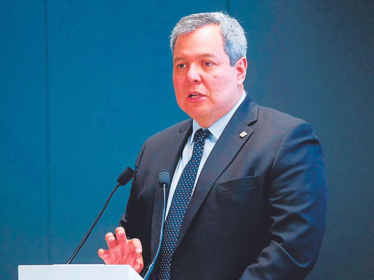 Por este motivo Dante Mossi pide al BCIE millonaria indemnización