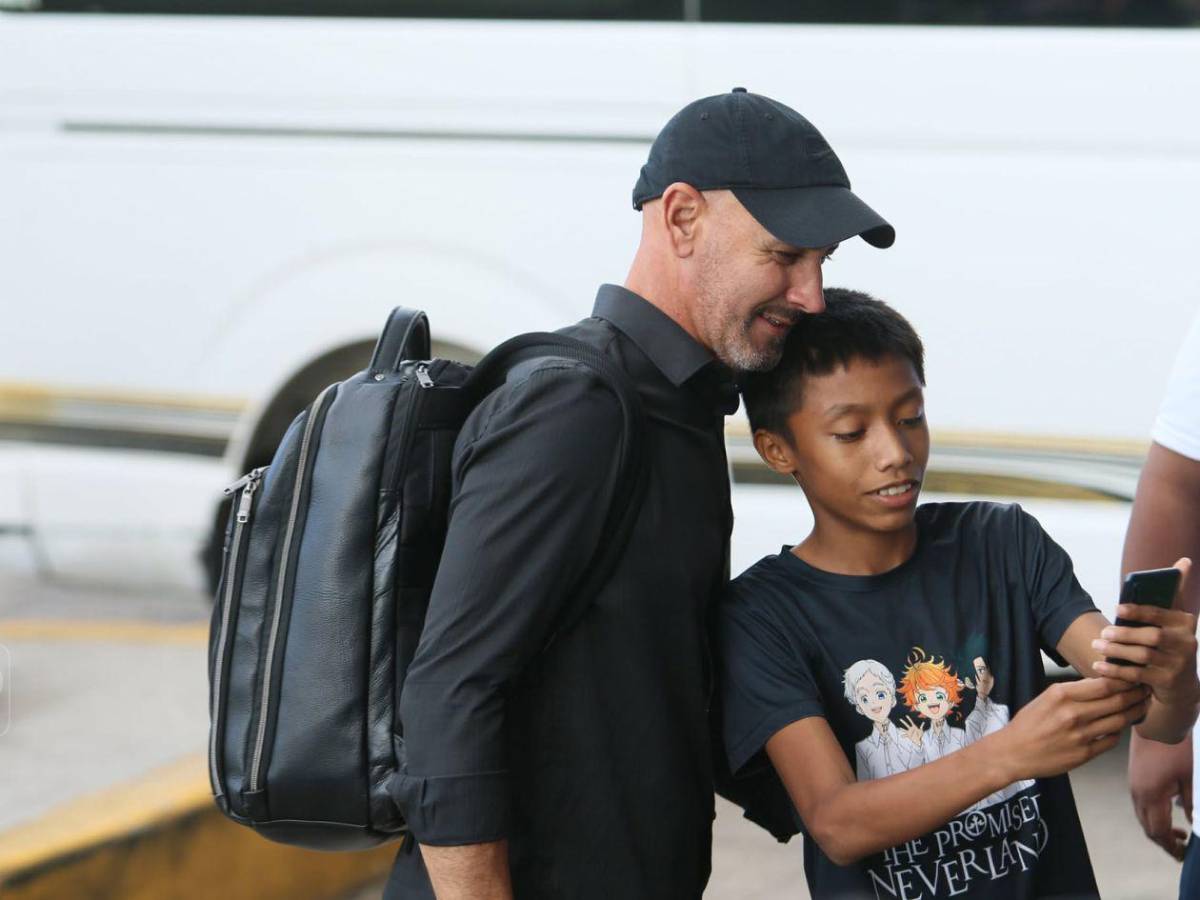 Olimpia vs Real España: chicas roban suspiros y ambiente de fiesta en el Nacional