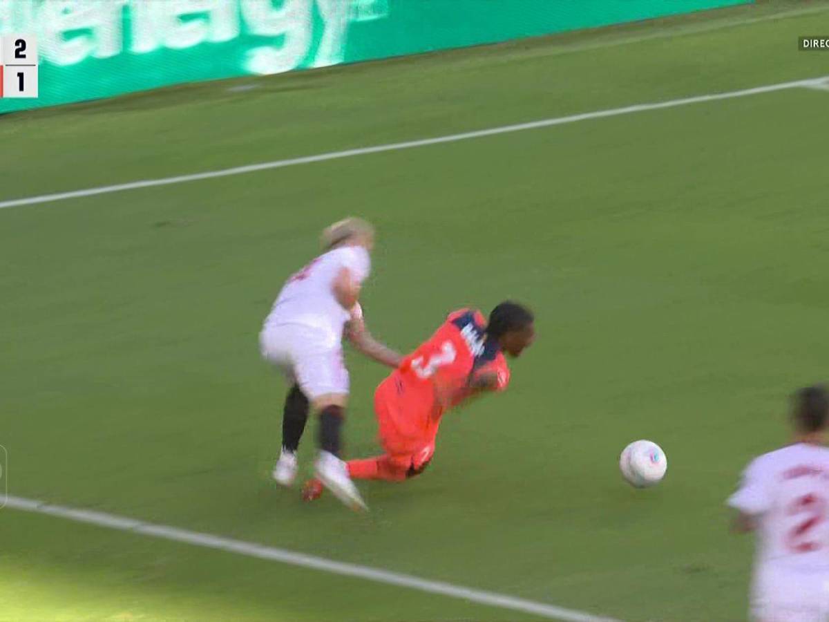 El Barcelona vivió pesadilla, polémica, increíble fallo de Lewandowski y furia de Flick