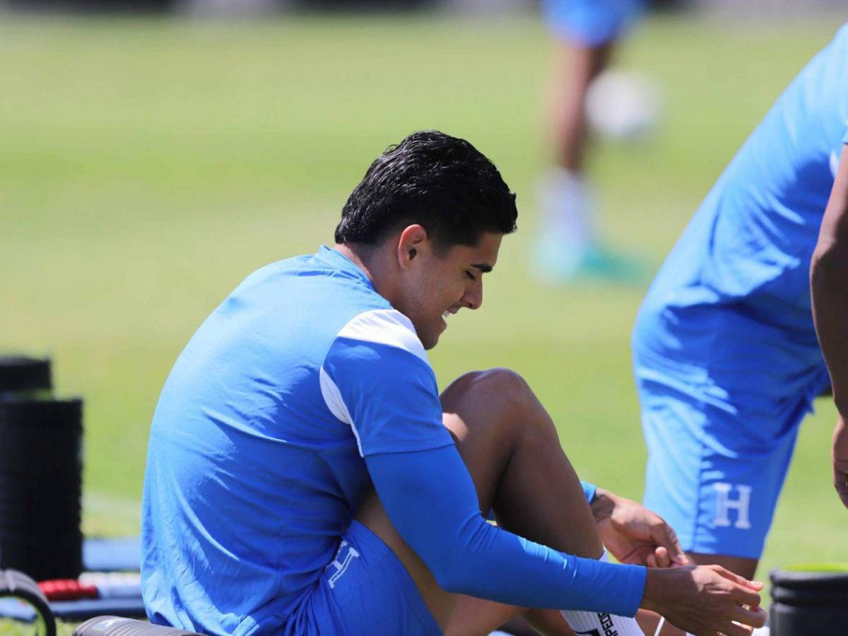 Visita especial en el entrenamiento de Honduras antes del duelo contra México