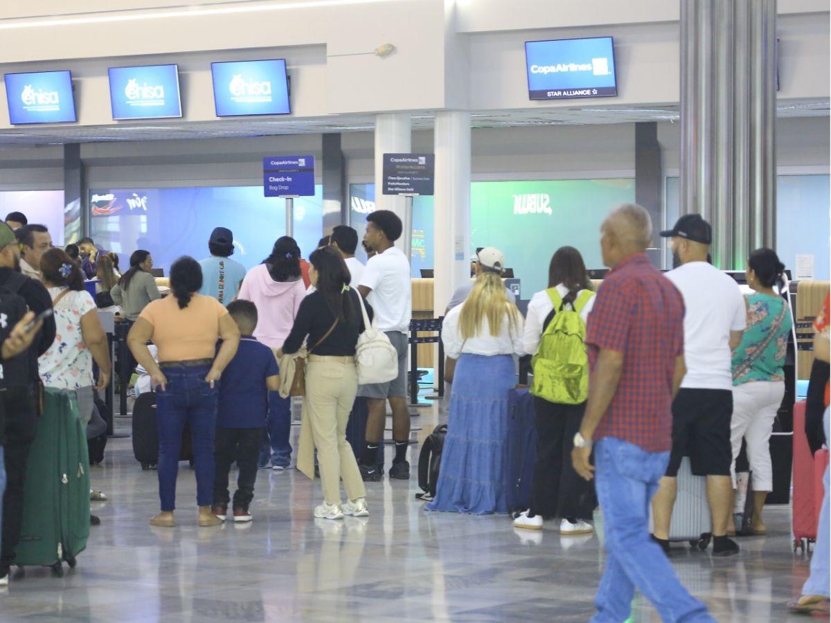 ¿Por qué subieron los boletos y qué aerolíneas bajo costo quedan?