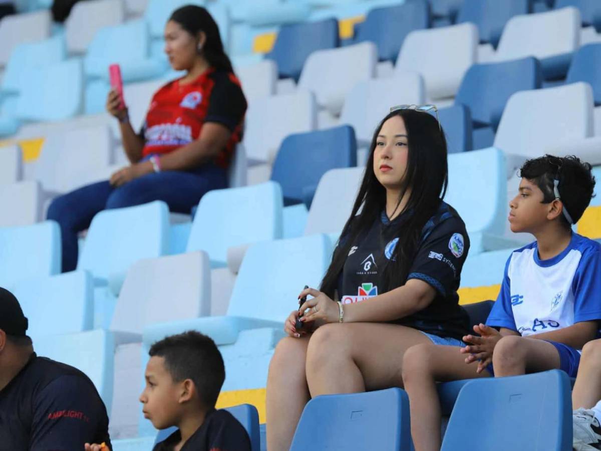 Victoria vs Olimpia: Linda chinita, show de la Ultra, ¿quién es la chica de azul?