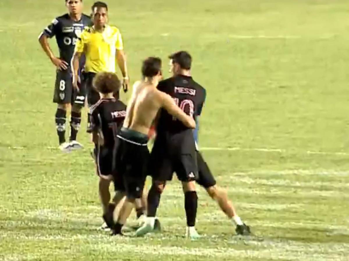 Messi causa locura en Puerto Rico y terrible caída: lo tiraron al suelo y vive insólito momento