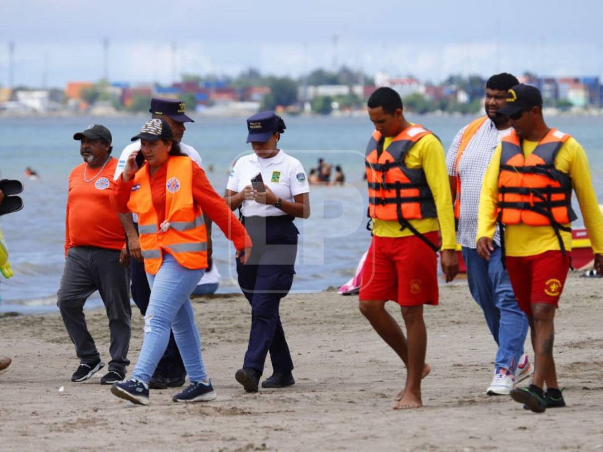 Sol, mar y alegría marcan el ambiente en Puerto Cortés