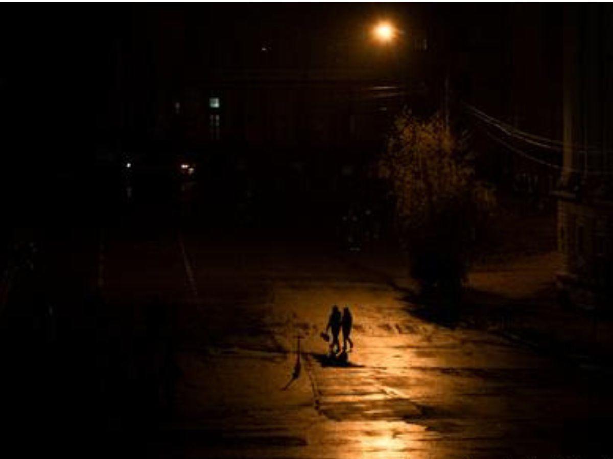 Imponen apagones eléctricos controlados por la guerra